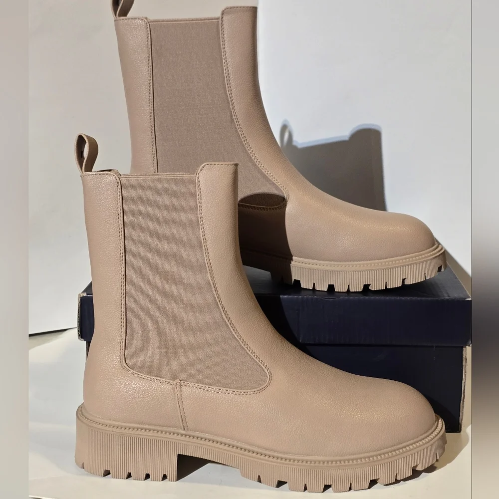 French Connection Women's Reyah Chelsea Lug Sole Boots, Size 8.5. Taupe color.F - Picture 7 of 12